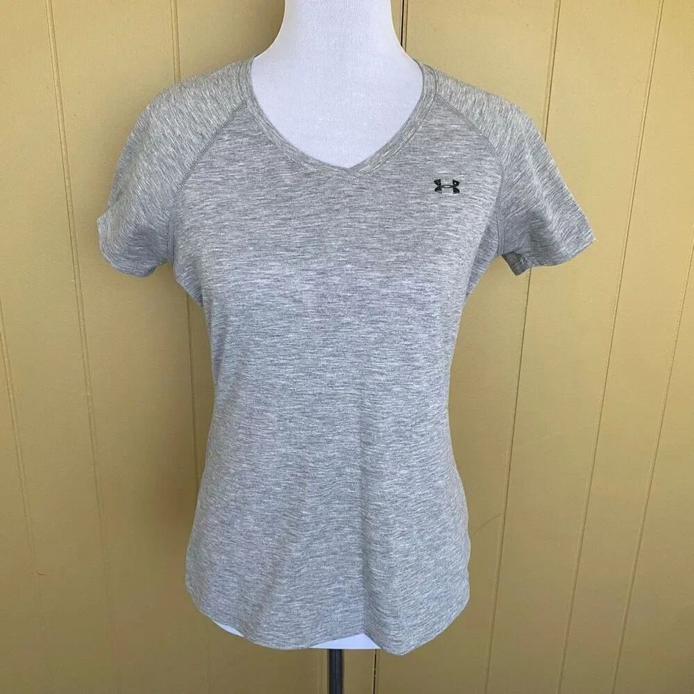 Under Armour women M semi fitted heat gear v-neck short sleeve shirt grey